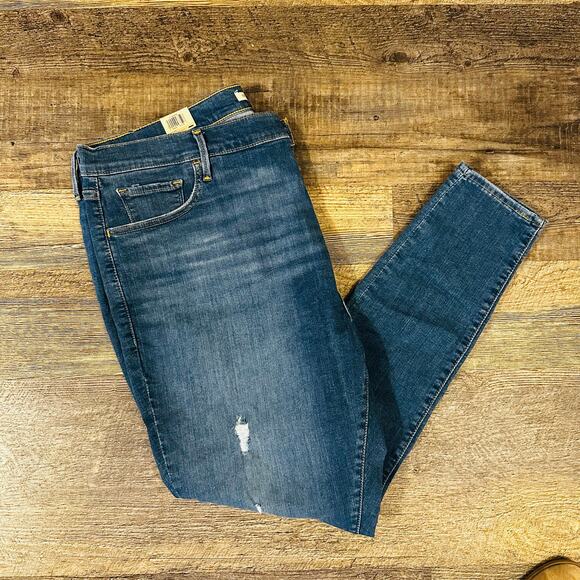 Levi Strauss & Co. 720 High Rise Super Skinny Jeans - Picture 2 of 3